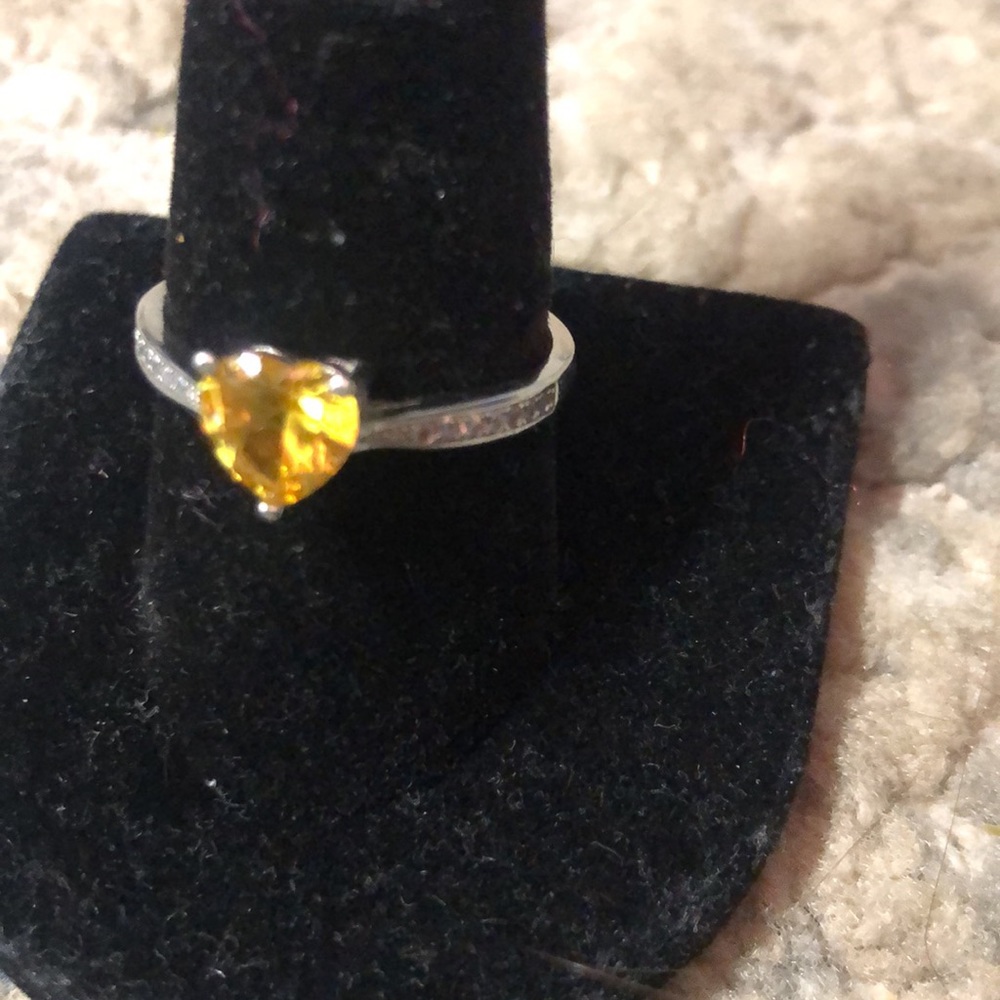 🧡 Citrine Heart w/ lab created white sapphire Ring 🧡 - Picture 2 of 4